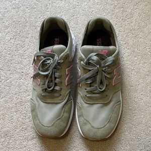 New Balance Women's Green and Pink Sneakers